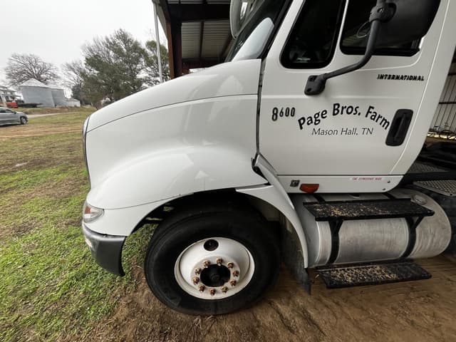 Image of International 8600 equipment image 3