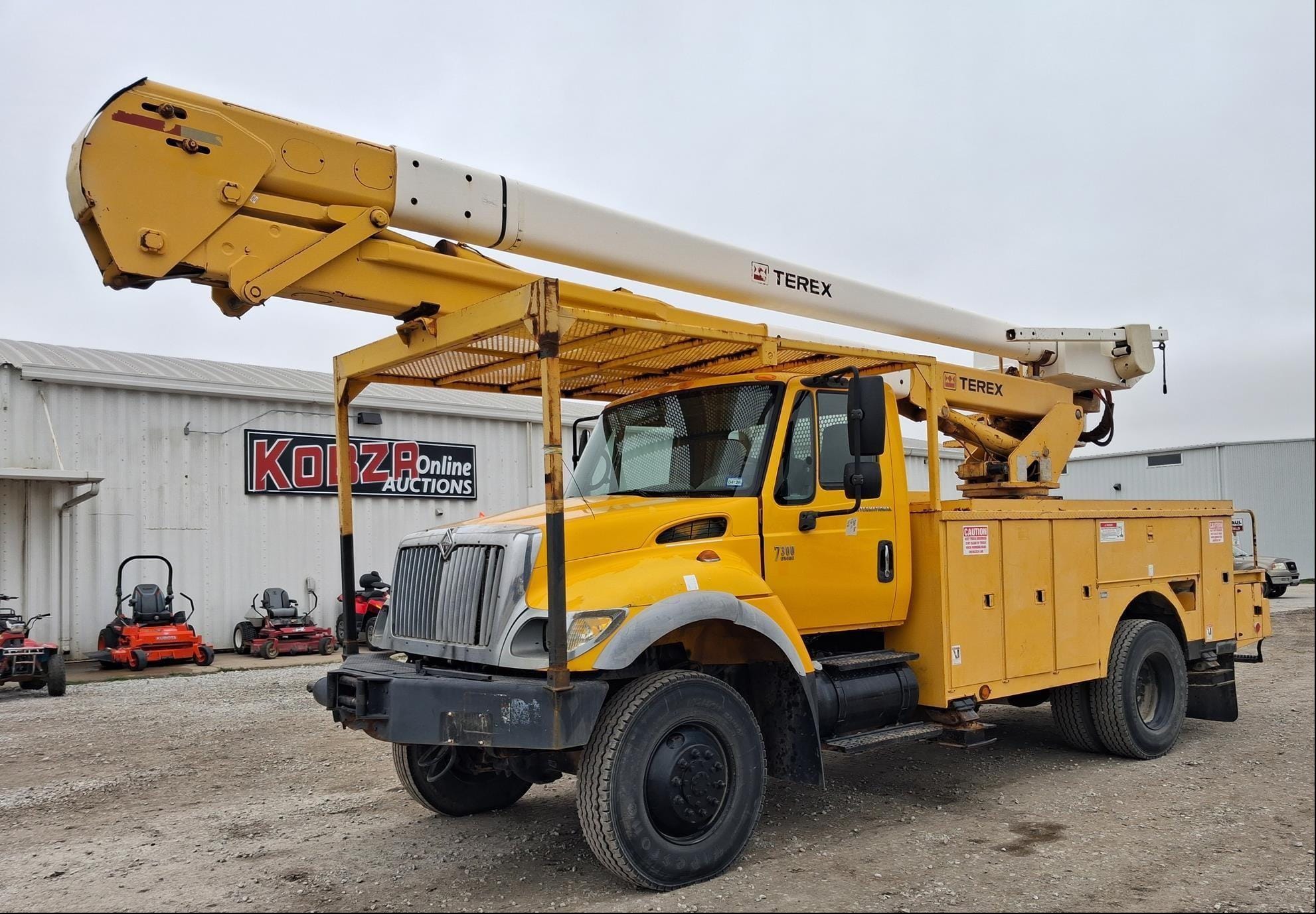 2006 International Workstar 7300 Equipment Image0