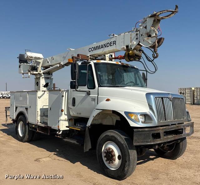 Image of International Workstar 7300 equipment image 2
