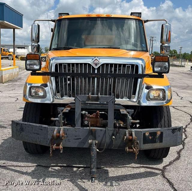 Image of International Workstar 7400 equipment image 1