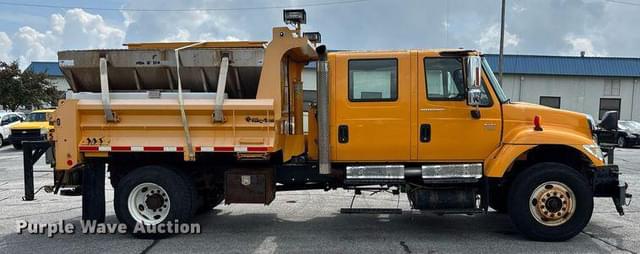 Image of International Workstar 7400 equipment image 3