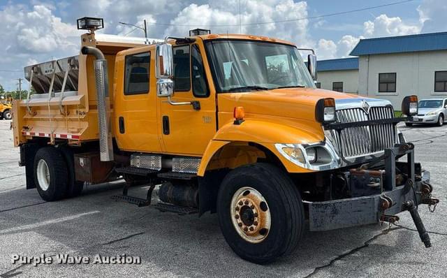 Image of International Workstar 7400 equipment image 2