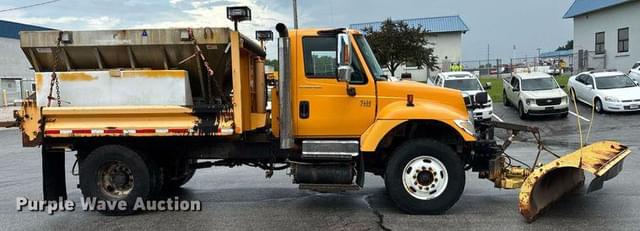 Image of International Workstar 7400 equipment image 3