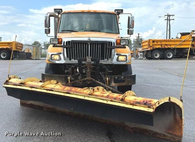 Image of International Workstar 7400 equipment image 1