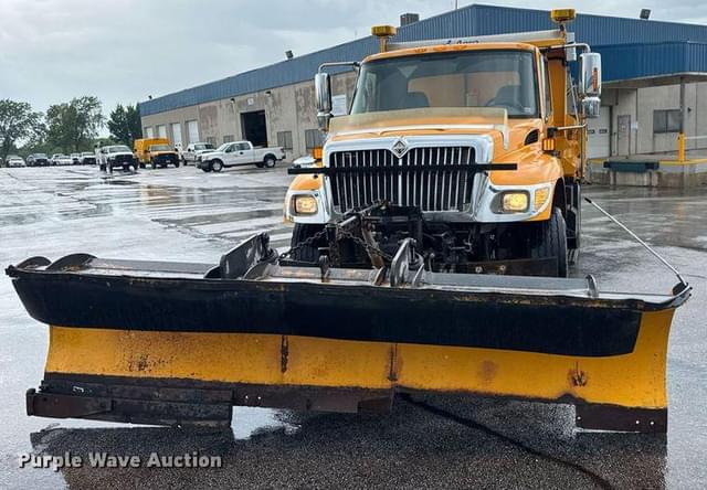 Image of International Workstar 7400 equipment image 1