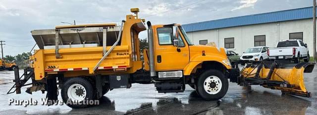 Image of International Workstar 7400 equipment image 3