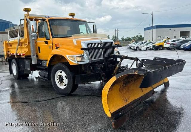 Image of International Workstar 7400 equipment image 2