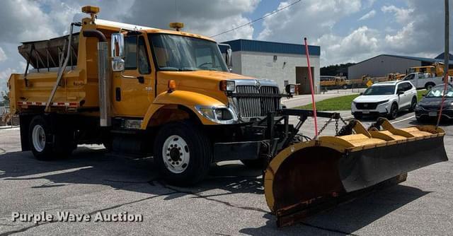 Image of International Workstar 7400 equipment image 2