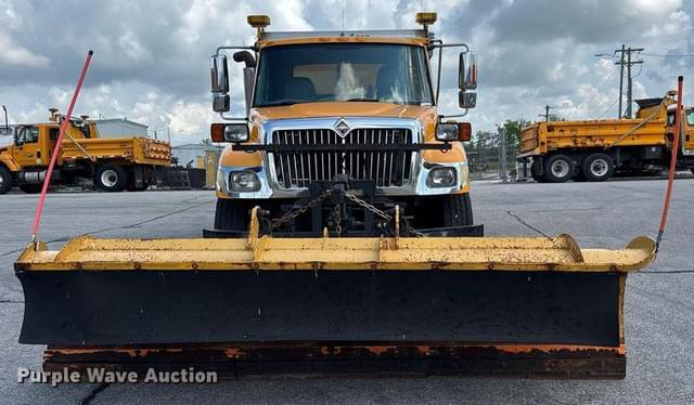 Image of International Workstar 7400 equipment image 1