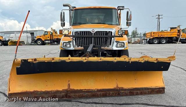 Image of International Workstar 7400 equipment image 1