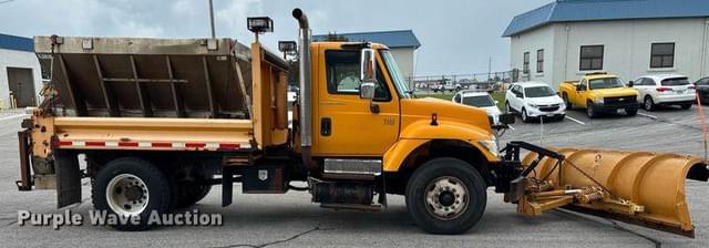 Image of International Workstar 7400 equipment image 3