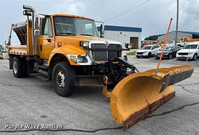 Image of International Workstar 7400 equipment image 2