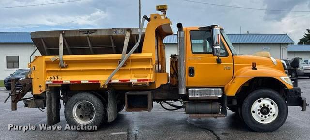 Image of International Workstar 7400 equipment image 3