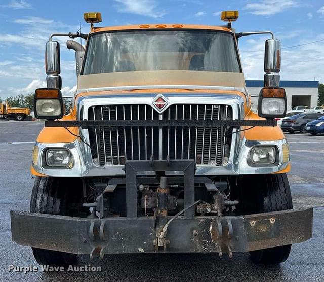 Image of International Workstar 7400 equipment image 1