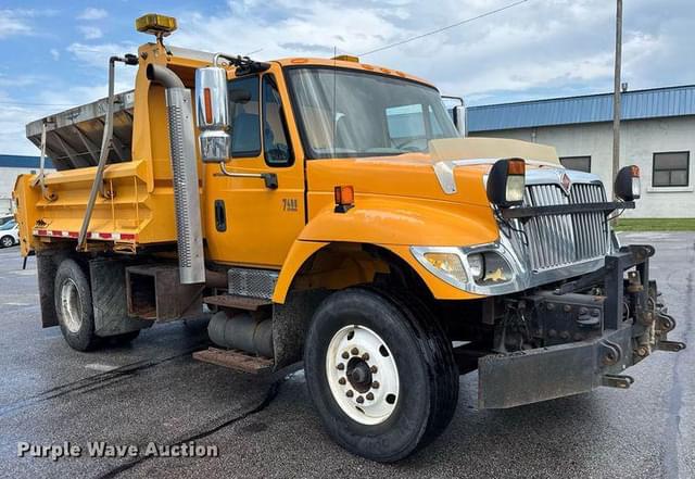 Image of International Workstar 7400 equipment image 2