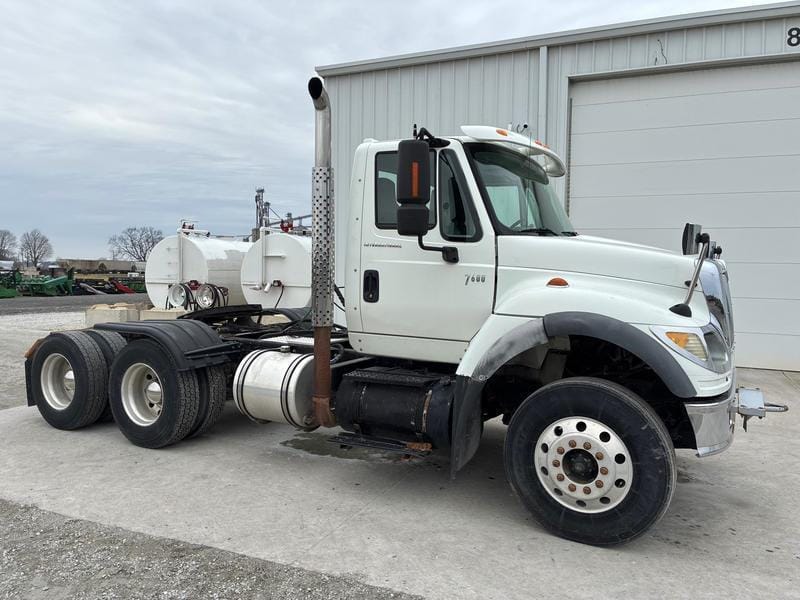 2006 International WorkStar 7600 Equipment Image0