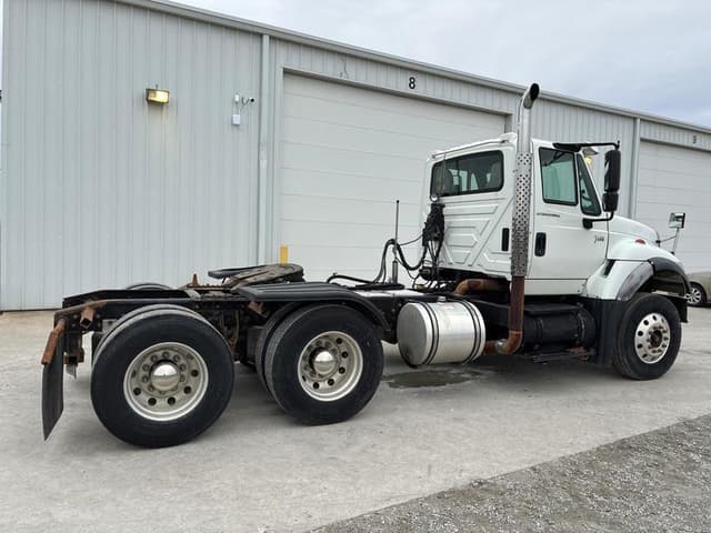 Image of International WorkStar 7600 equipment image 2