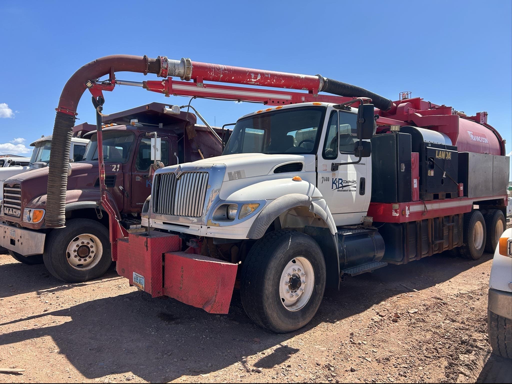 2006 International WorkStar 7600 Equipment Image0