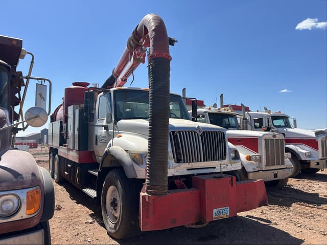 Image of International WorkStar 7600 equipment image 2
