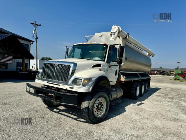 Image of International WorkStar 7600 equipment image 2