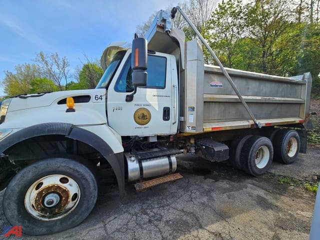 Image of International WorkStar 7600 equipment image 1