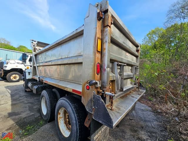 Image of International WorkStar 7600 equipment image 3