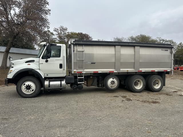 Image of International WorkStar 7600 equipment image 2