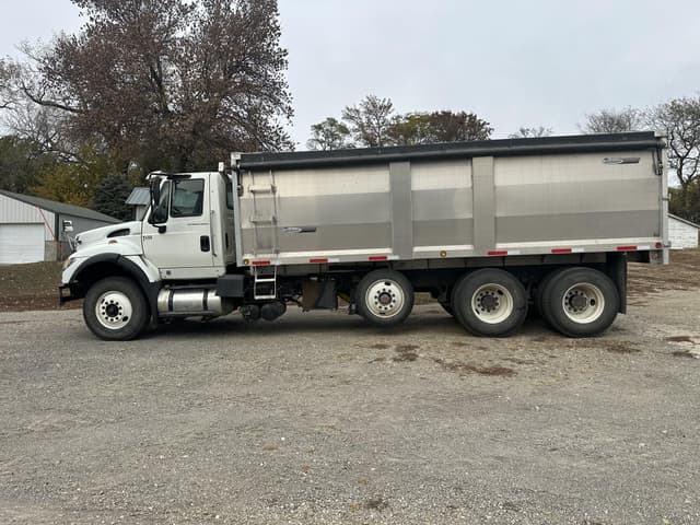 Image of International WorkStar 7600 equipment image 1