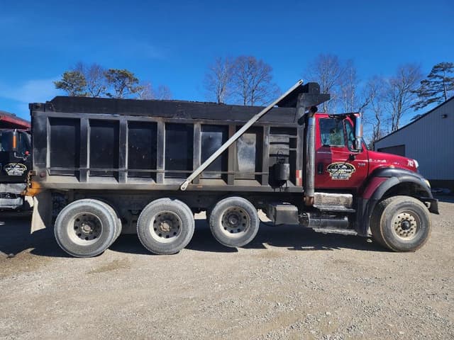 Image of International 7600 equipment image 3