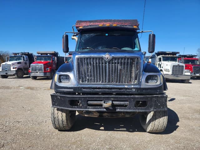 Image of International 7600 equipment image 1