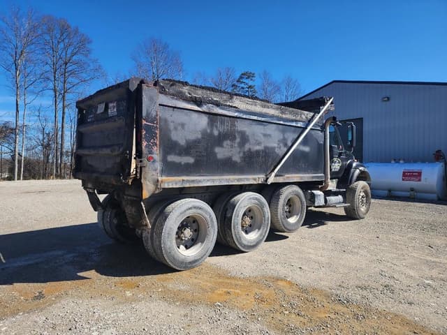 Image of International 7600 equipment image 4