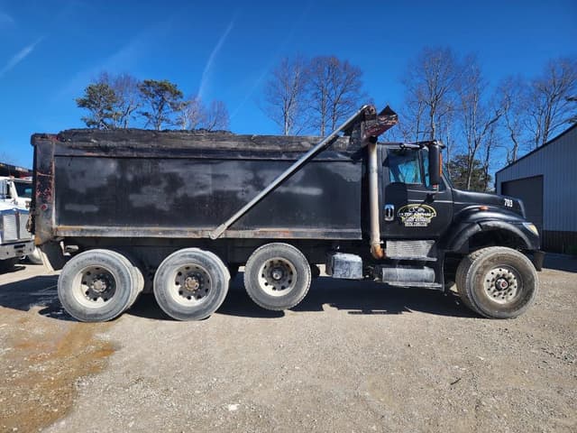 Image of International 7600 equipment image 3