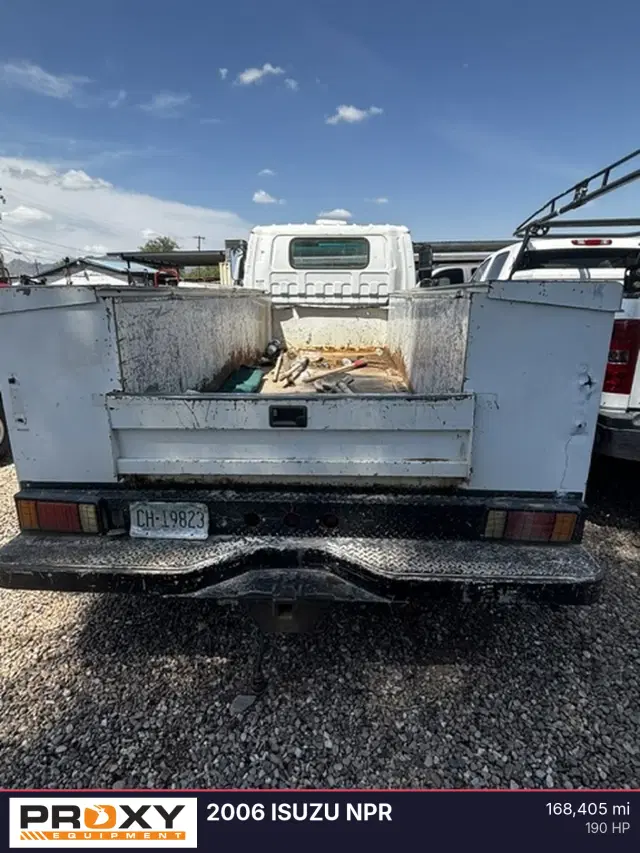 Image of Isuzu NPR equipment image 3