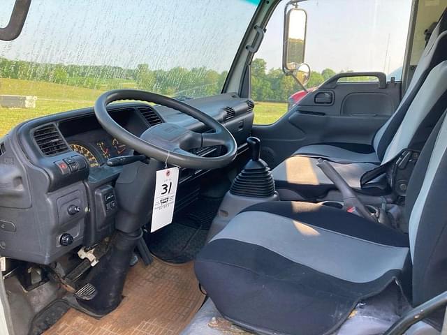 Image of Isuzu NPR equipment image 3