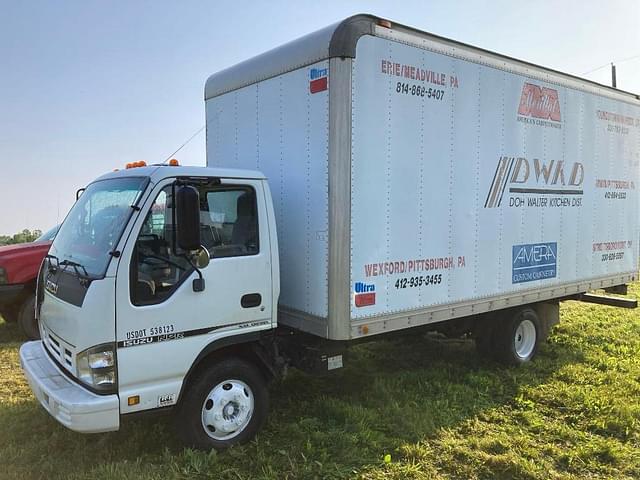 Image of Isuzu NPR equipment image 2