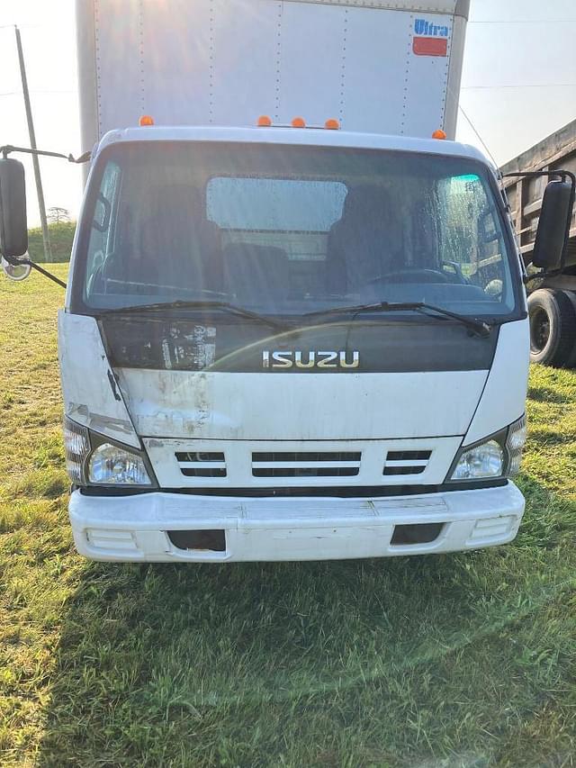 Image of Isuzu NPR equipment image 1