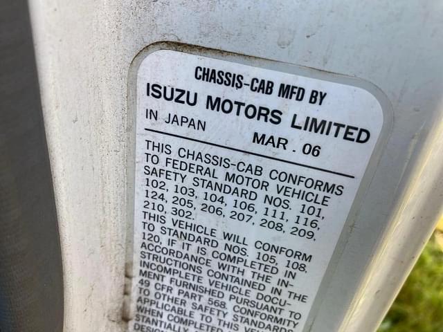 Image of Isuzu NPR equipment image 4
