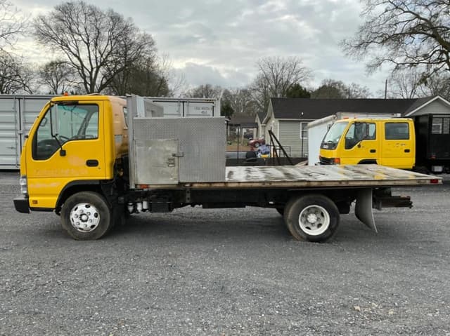 Image of Isuzu NPR equipment image 1