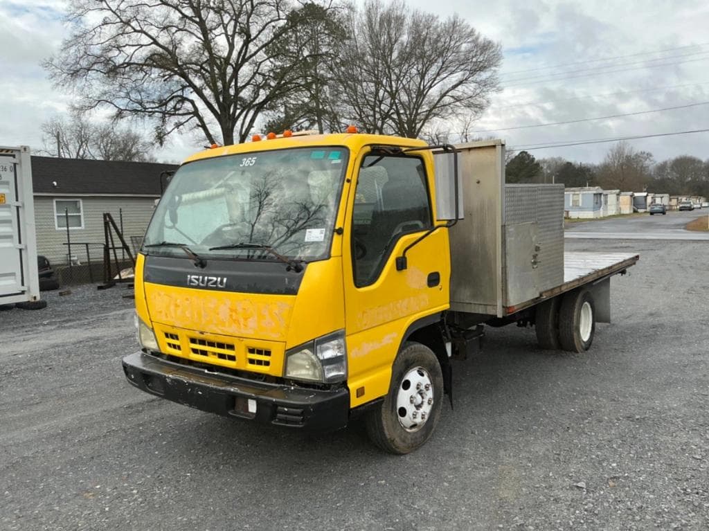 Image of Isuzu NPR Primary image