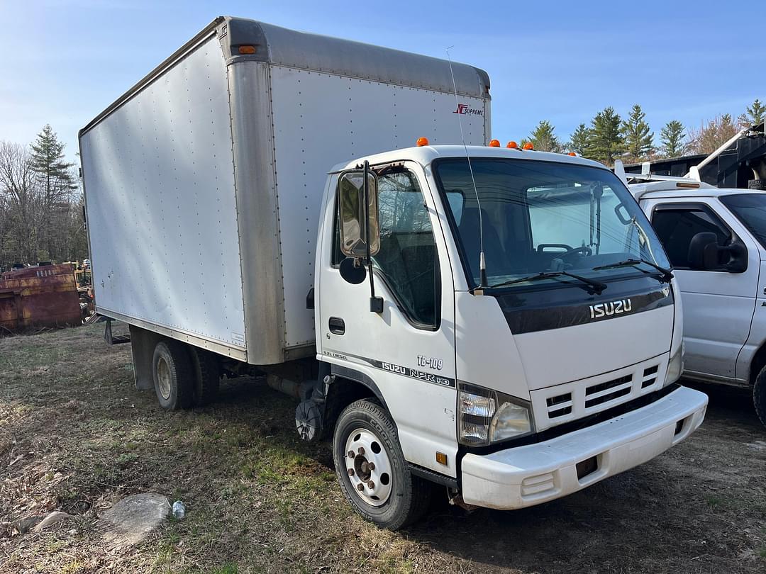 Image of Isuzu NPR Primary Image