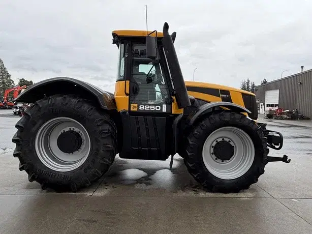 Image of JCB Fastrac 8250 Image 1