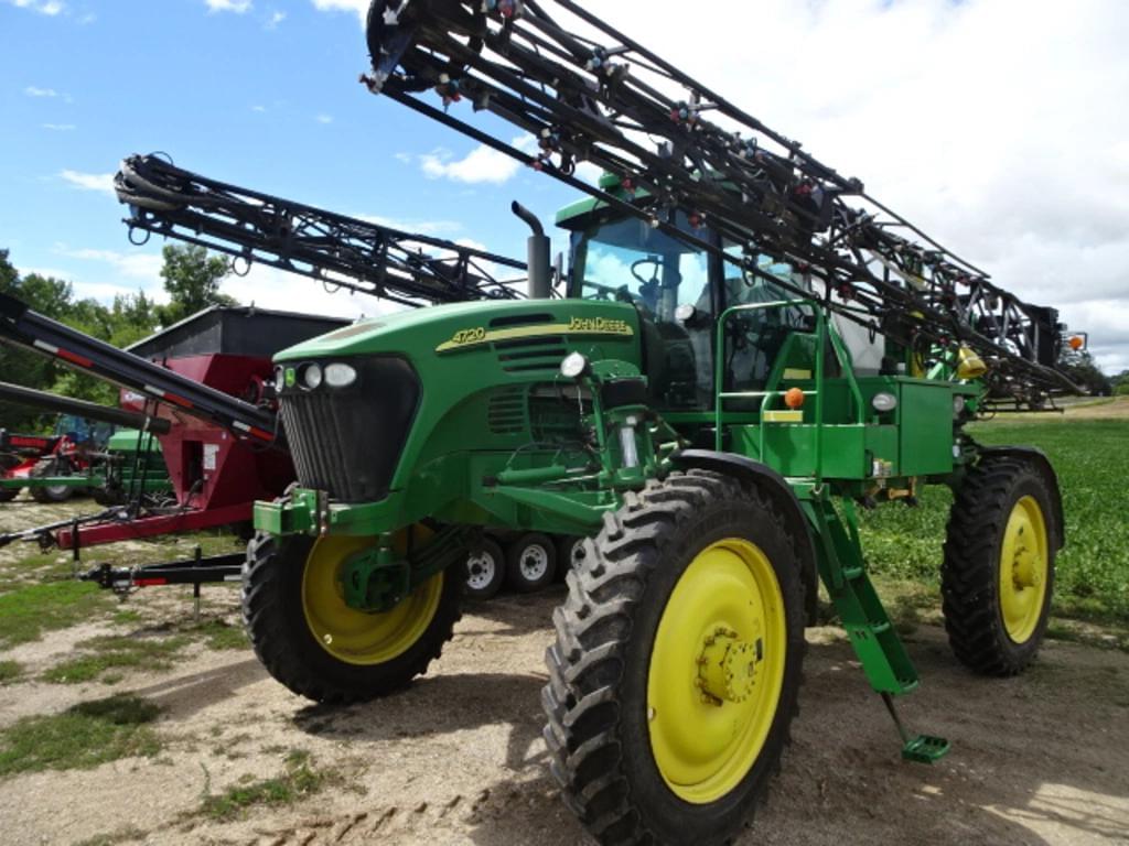 Image of John Deere 4720 Primary image