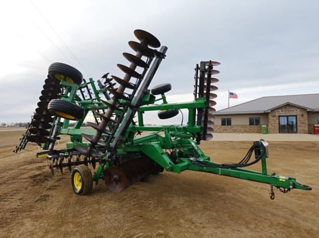 Image of John Deere 637 equipment image 1