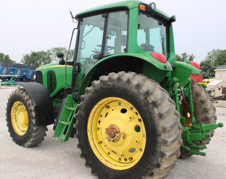Main image John Deere 7520 1