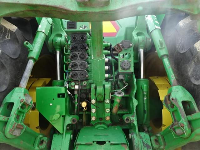 Image of John Deere 8320 equipment image 3