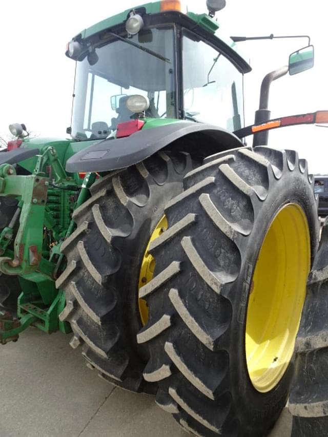 Image of John Deere 8320 equipment image 4