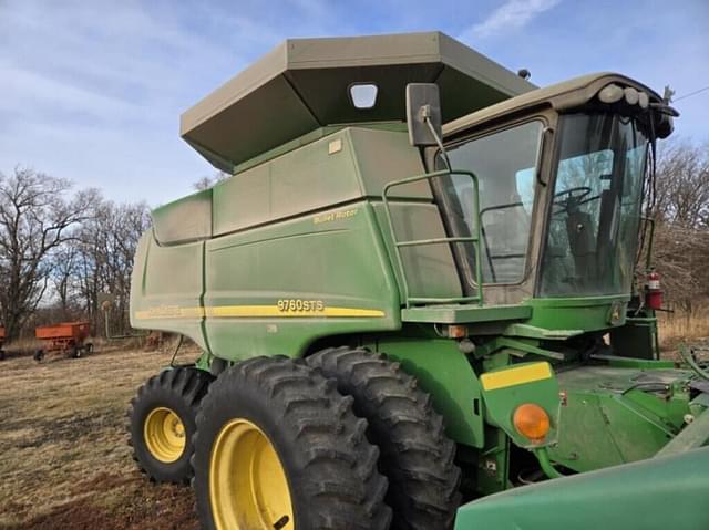 Image of John Deere 9760 STS equipment image 2