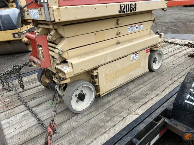 Image of JLG 1932E2 equipment image 4