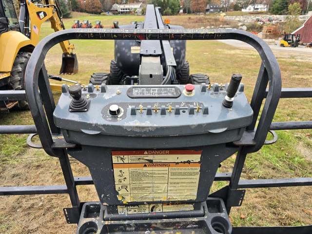 Image of JLG 600A equipment image 2