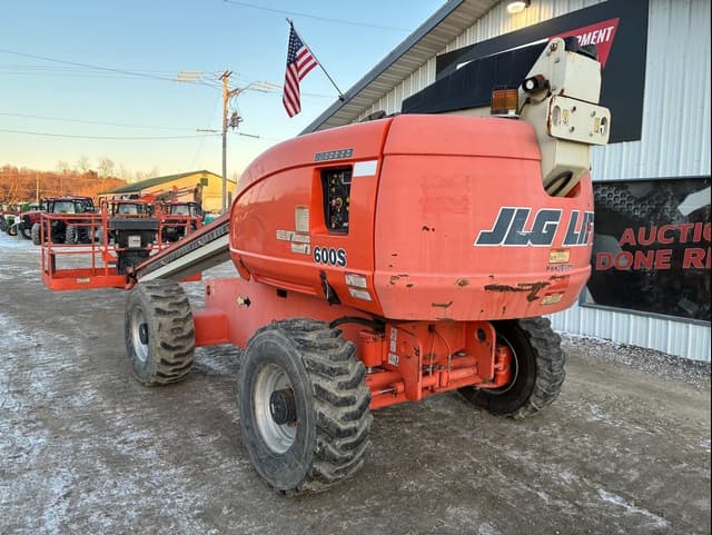 Image of JLG 600S equipment image 2